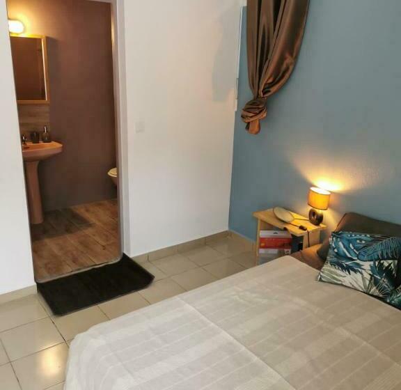 Пансион La Canopée Enchantée, Chambres D Hôtes, Piscine, Proche Aéroport, Gare Maritime