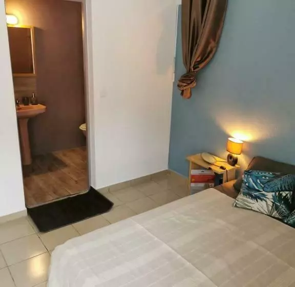 پانسیون La Canopée Enchantée, Chambres D Hôtes, Piscine, Proche Aéroport, Gare Maritime