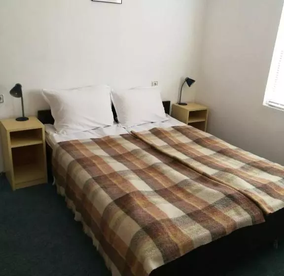 Aamiaismajoitus (B&B) самостоятелни стаи в къща за гости балкан