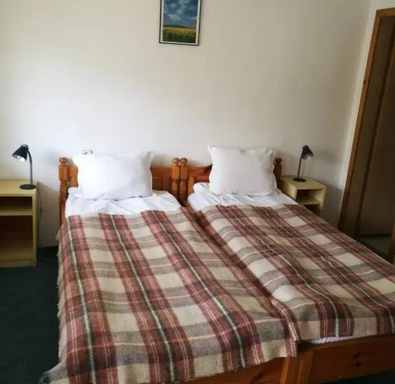 Aamiaismajoitus (B&B) самостоятелни стаи в къща за гости балкан