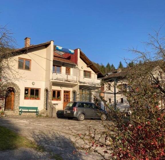 Bed and Breakfast самостоятелни стаи в къща за гости балкан