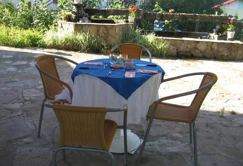 Bed and Breakfast самостоятелни стаи в къща за гости балкан