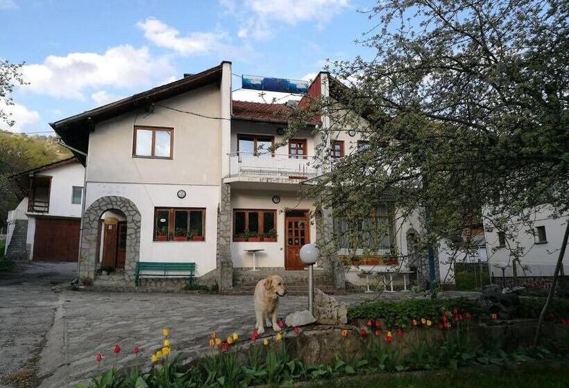 Bed and Breakfast самостоятелни стаи в къща за гости балкан