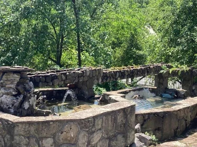 Aamiaismajoitus (B&B) самостоятелни стаи в къща за гости балкан