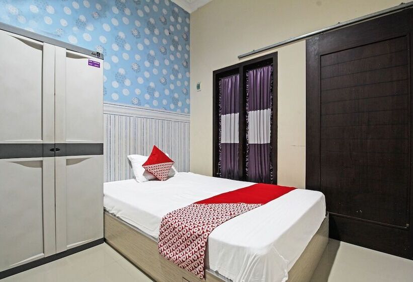 فندق Oyo 91202 Family Guest House Syariah