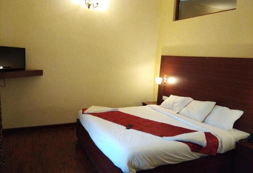 Отель Berry Hills Resort