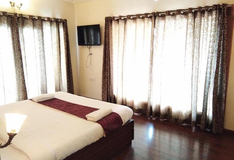 Отель Berry Hills Resort