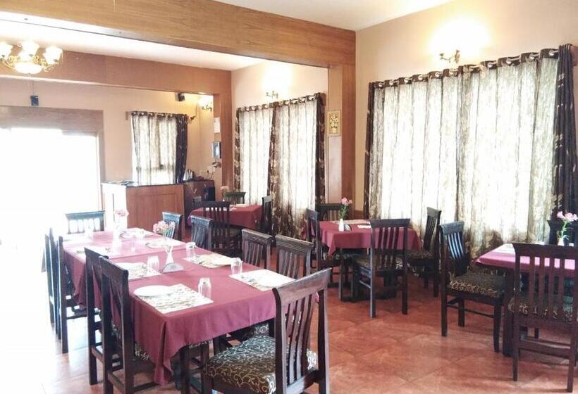 Отель Berry Hills Resort