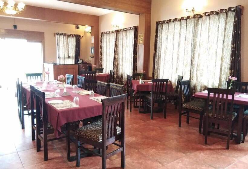 Отель Berry Hills Resort