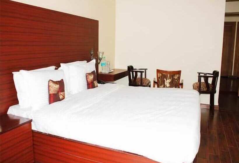 Отель Berry Hills Resort