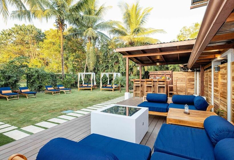 فندق Cafe Playa Negra