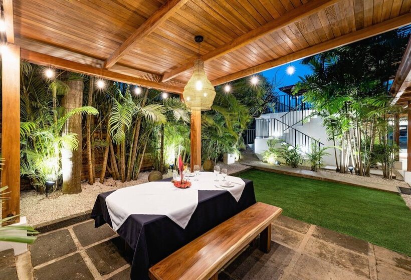 فندق Cafe Playa Negra