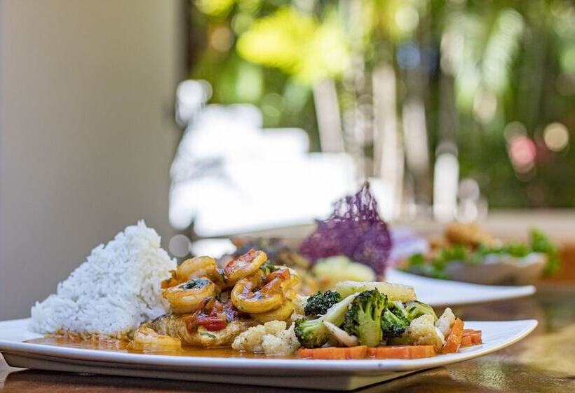 فندق Cafe Playa Negra