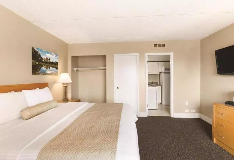 酒店 Days Inn By Wyndham Golden