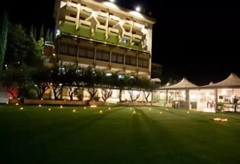 فندق Isola Di Lauria