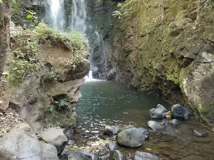 فندق Monte Campana Heredia