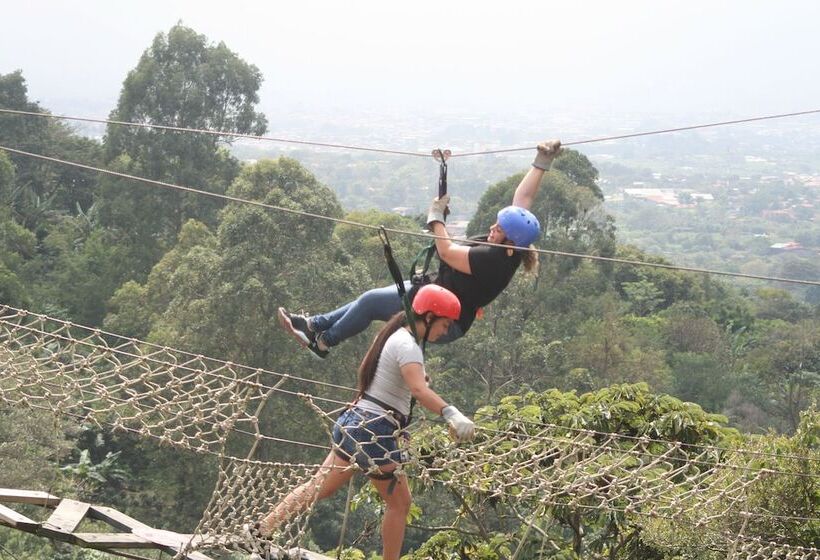 هتل Monte Campana Heredia