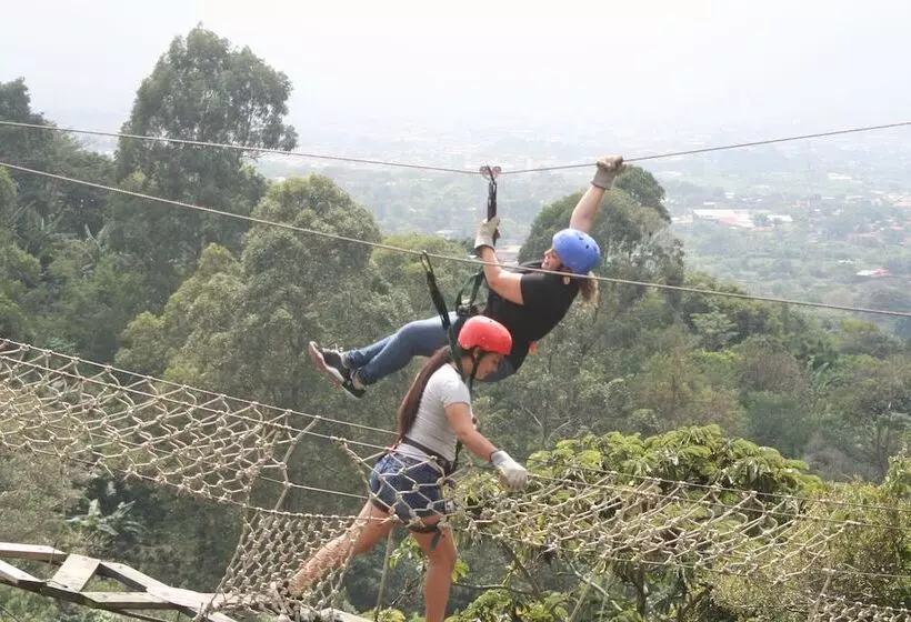 فندق Monte Campana Heredia