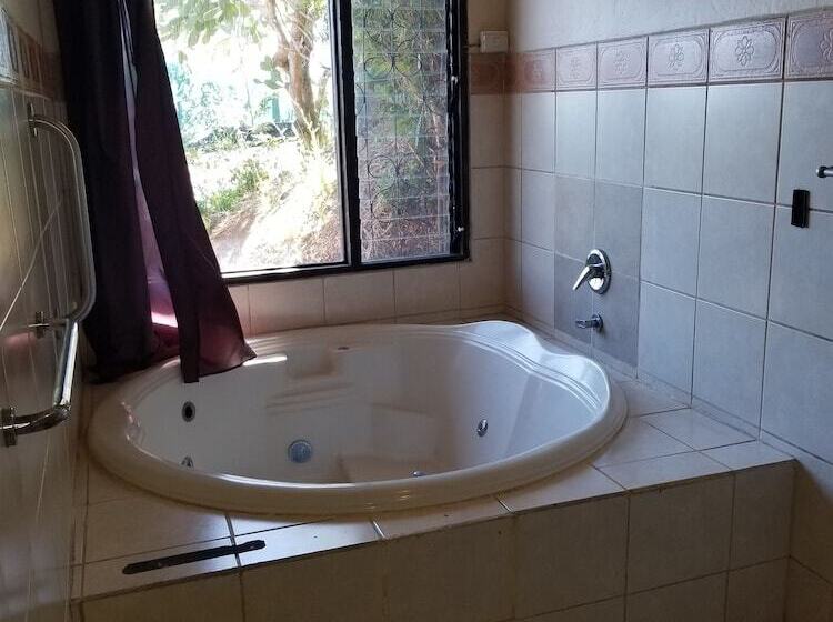 هتل Monte Campana Heredia