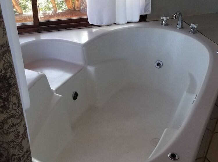 هتل Monte Campana Heredia