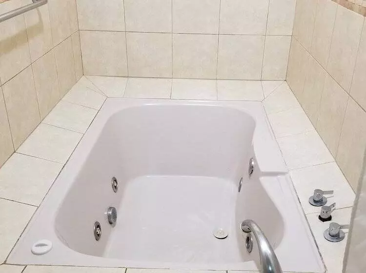 فندق Monte Campana Heredia