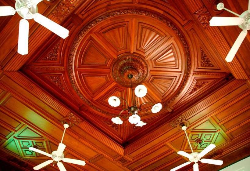 בית מלון כפרי Visalam Chettinad Palace   A Cgh Earth Experience