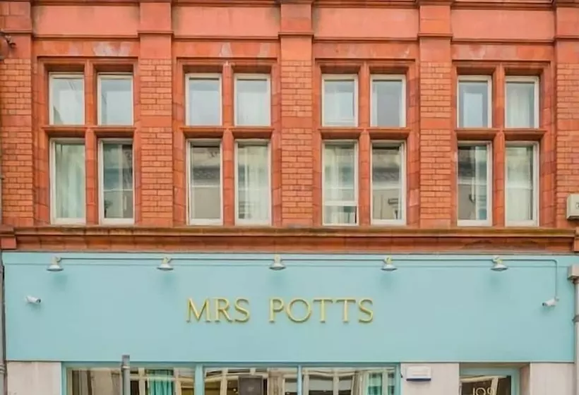 هاستل Mrs Potts