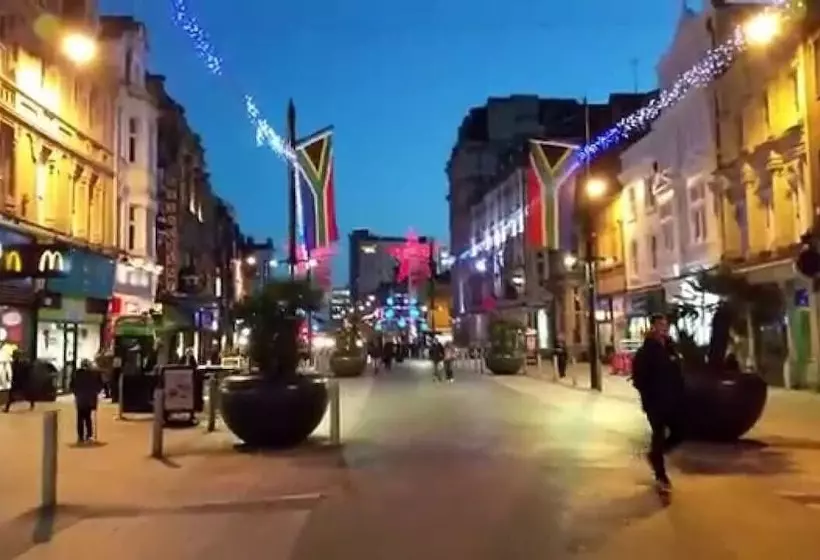 هاستل Mrs Potts