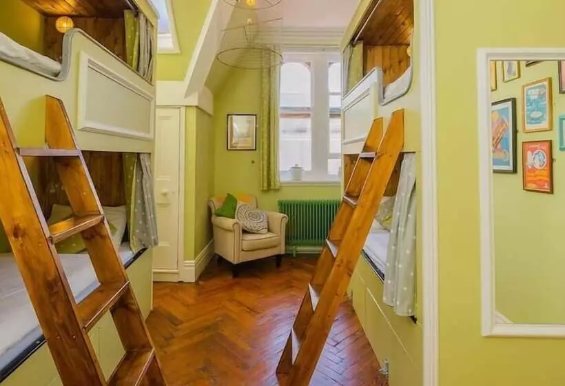 هاستل Mrs Potts