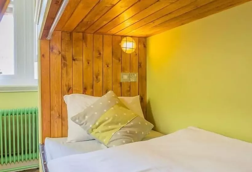 هاستل Mrs Potts