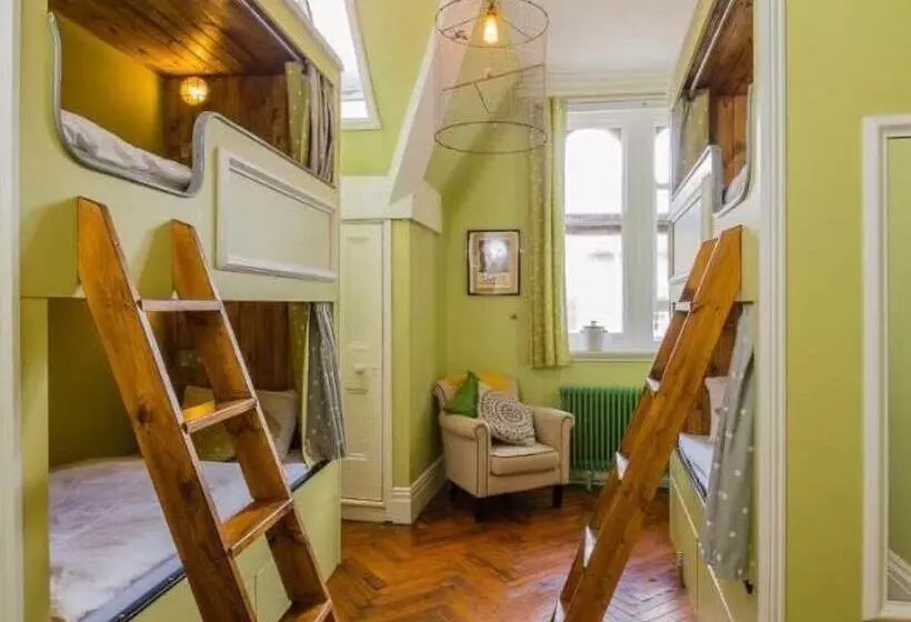 هاستل Mrs Potts