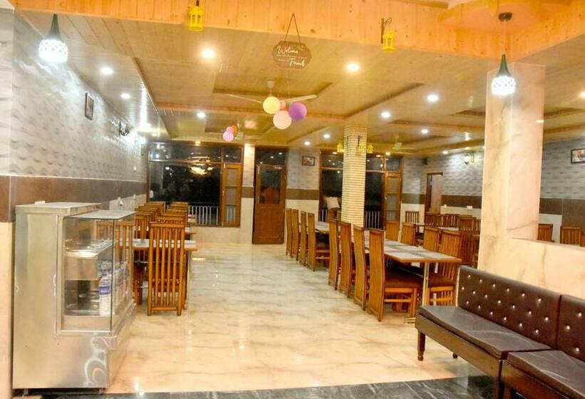 ホテル Kasauli Green View