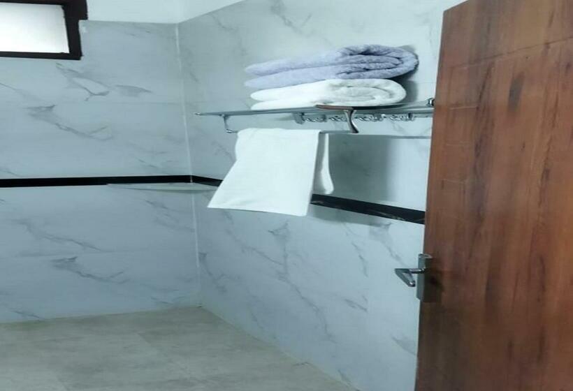 ホテル Kasauli Green View