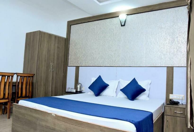 ホテル Kasauli Green View