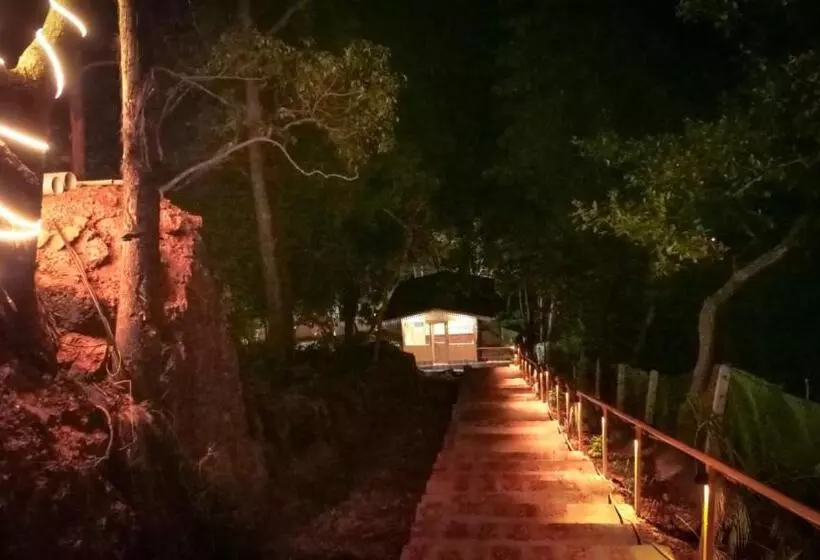 هتل Santanas Wooden Cottages