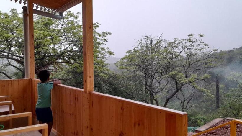 Hotel Santanas Wooden Cottages