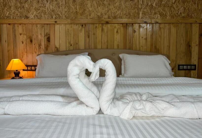 Hotel Santanas Wooden Cottages