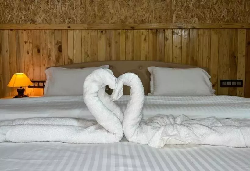 هتل Santanas Wooden Cottages