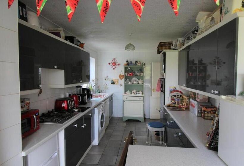 تختخواب و صبحانه Twenty