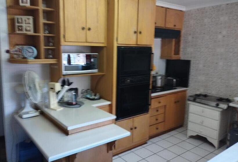 Bed & Breakfast Ay Jay S Guesthouse