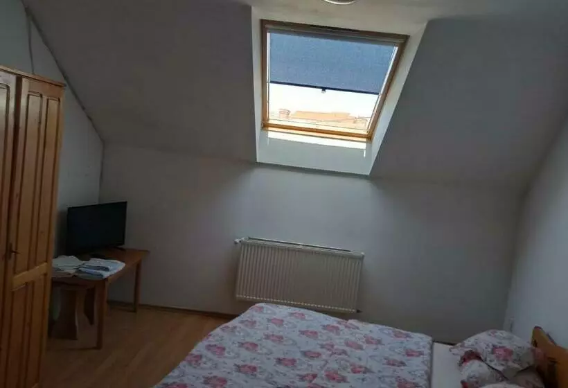 پانسیون Casa Spatar