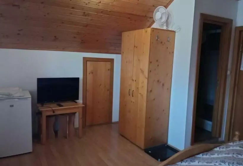 پانسیون Casa Spatar