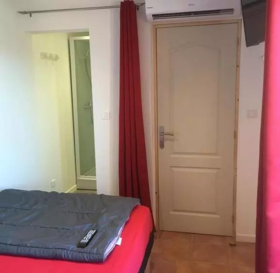 تختخواب و صبحانه In D Noi