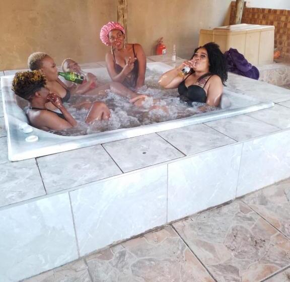 Пансион Franchise Benoni Guest House