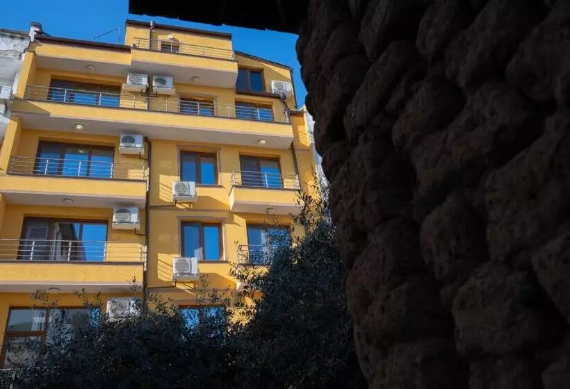 ペンション Guest House Velik