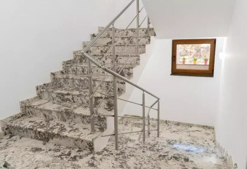 ペンション Guest House Velik