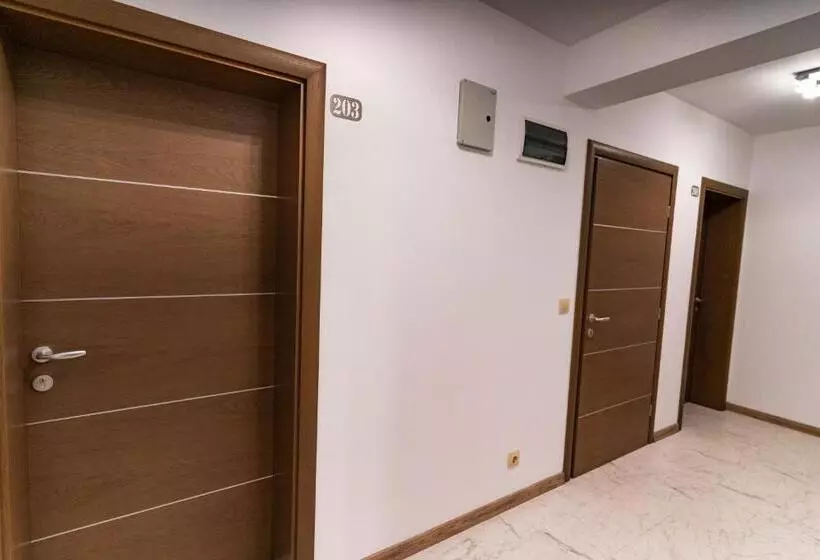 ペンション Guest House Velik