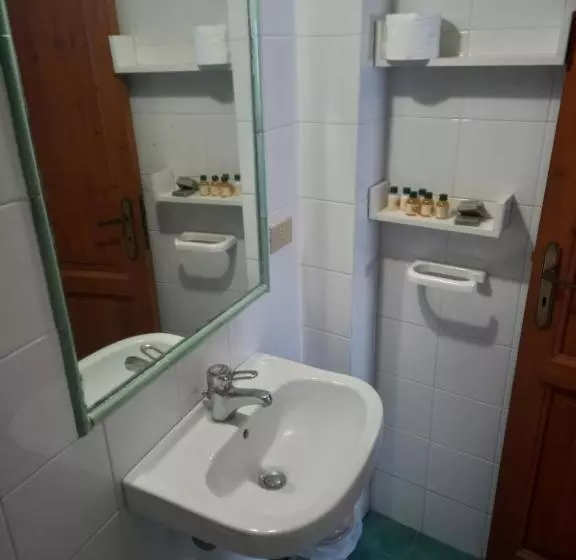 تختخواب و صبحانه La Casa Di Zeffiro