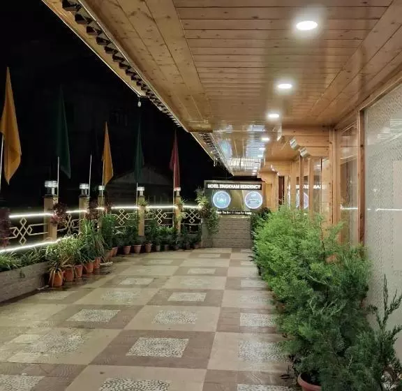 ホテル Zingkham Residency