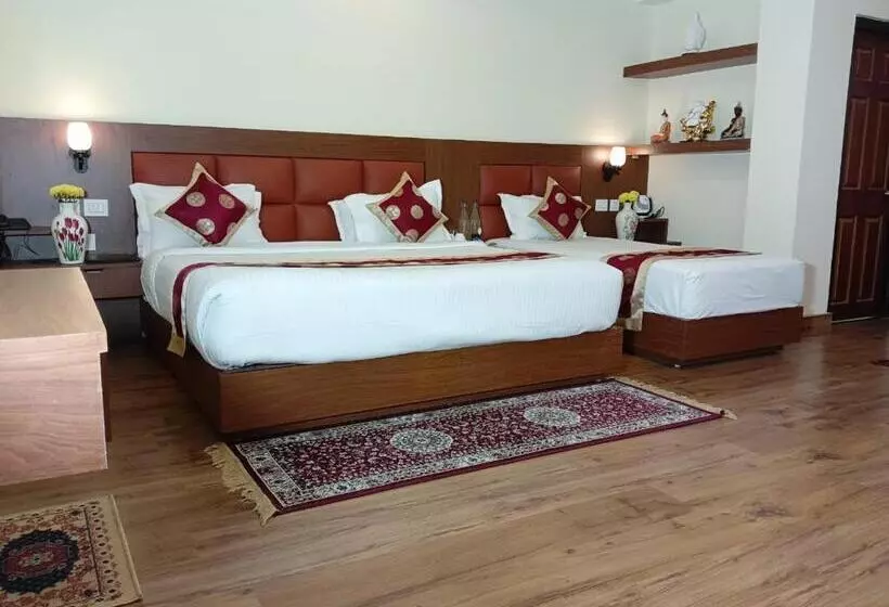 ホテル Zingkham Residency